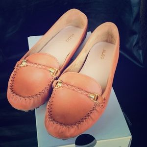 Also shoes for women’s